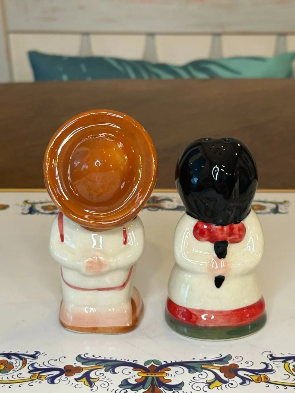 vintage ceramic kissing couple salt and pepper shakers